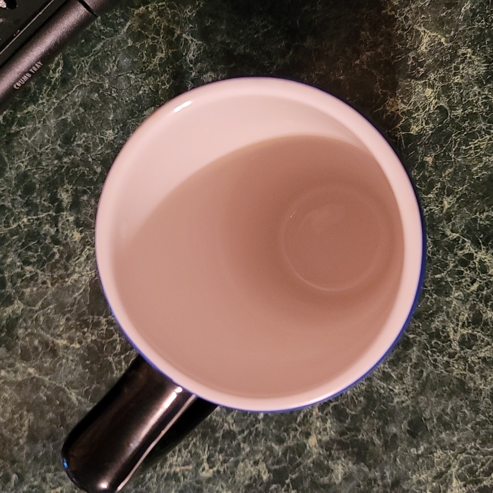 Cup with lid - Picture 3 of 7